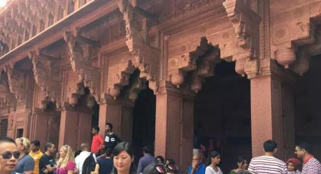Agra Fort is a typical sandstone building
